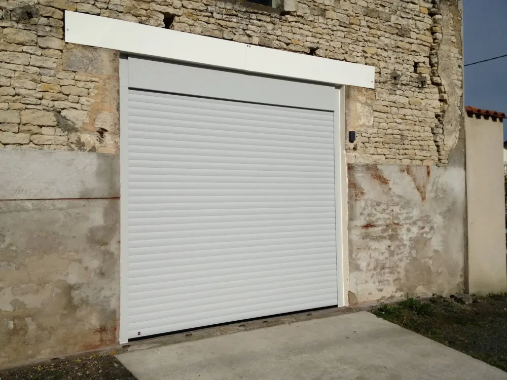 Pose de porte de garage près de Moulins-Engilbert